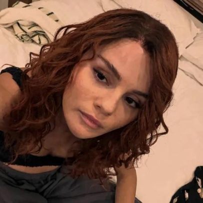 Selena Gomez exibe maior transformação capilar com nova cor ousada