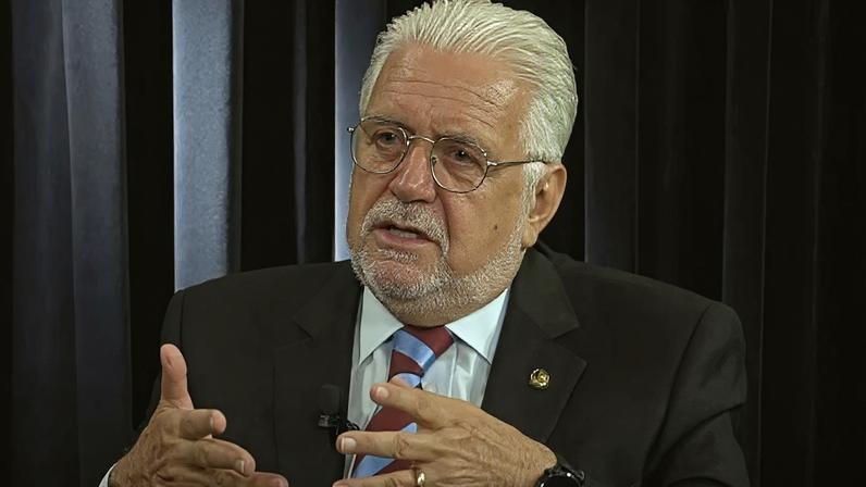 Wagner mantém liderança no Senado e leva crise ao centro do governo