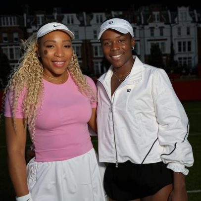 Aos 44, Serena chega a Queen's em boa forma e faz primeiro treino