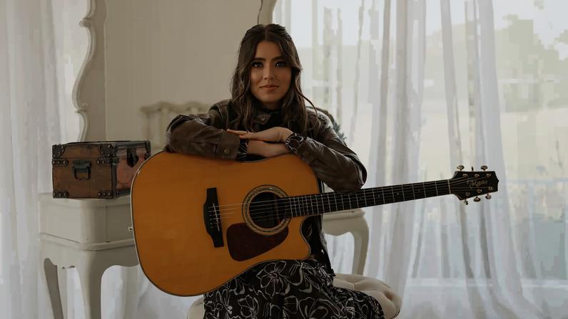 Tamy Klaus transforma experiência da gestação em canção