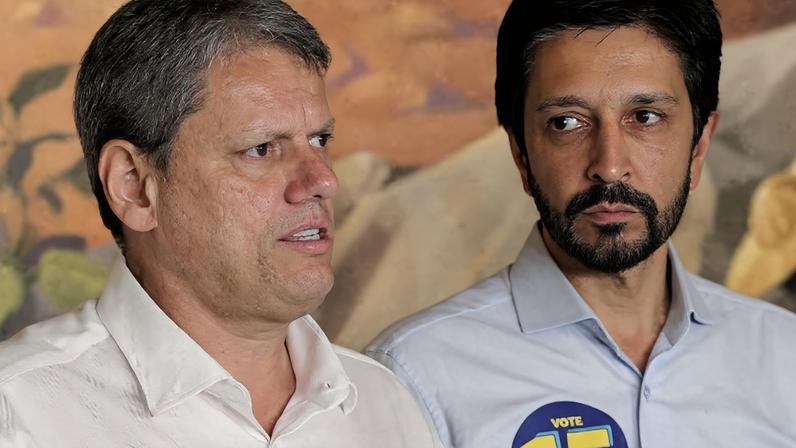 Tarcísio de Freitas vota acompanhado por Ricardo Nunes, em colégio no bairro do Morumbi, em São Paulo