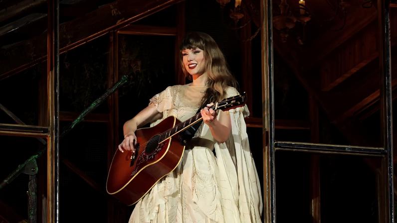 Taylor Swift volta às rádios country