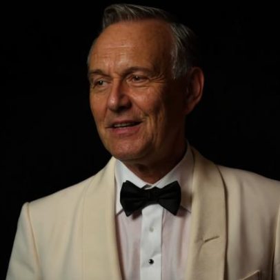 Elenco de Ted Lasso homenageia Anthony Head após morte súbita