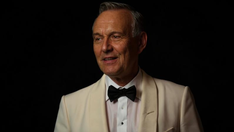 Elenco de Ted Lasso homenageia Anthony Head após morte súbita