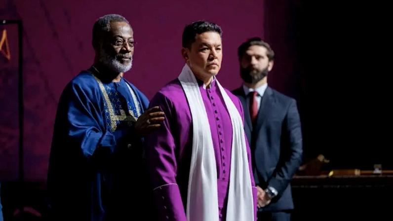 Pastor Téo Hayashi é oficialmente ordenado bispo durante conferência da Zion Church.