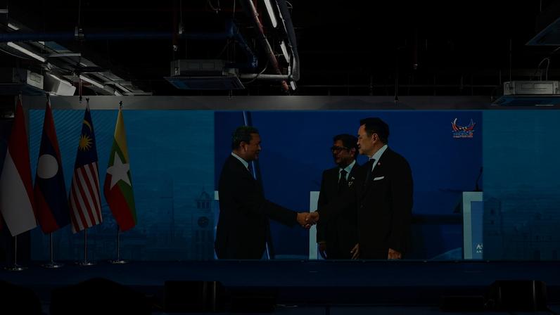 Cambodian Prime Minister Hun Manet, left, shakes hands with Thai Prime Minister Anutin Charnvirakul, right, during a live-streamed joint conference following a trilateral meeting between the top leaders of Cambodia, Thailand, and the Philippines on the Thai-Cambodia conflict, as part of the 48th Association of Southeast Asian Nations Summit, in Cebu, Philippines, on May 7.