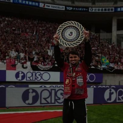 Thuler, ex-Flamengo, comemora título japonês e é eleito o melhor do Vissel