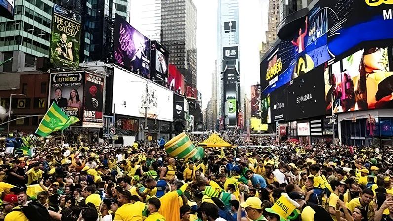 Reunião da torcida brasileira na Times Square, em Nova York