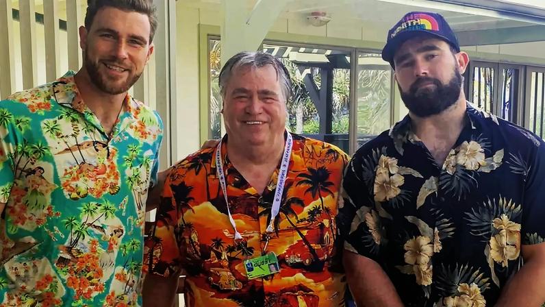 Pai de Travis Kelce revela novo romance antes do casamento de Taylor Swift