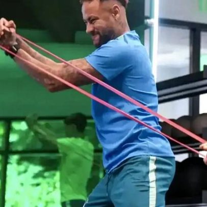 Neymar volta a treinar com o grupo após estreia da Seleção Brasileira