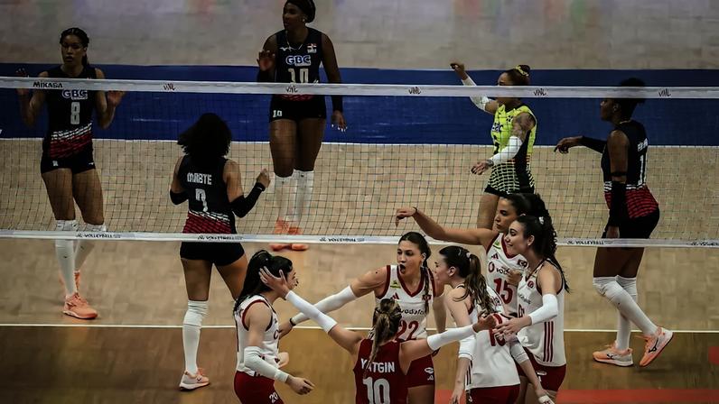 Turquia vence estreia da VNL sem Karakurt e com torcida contrária