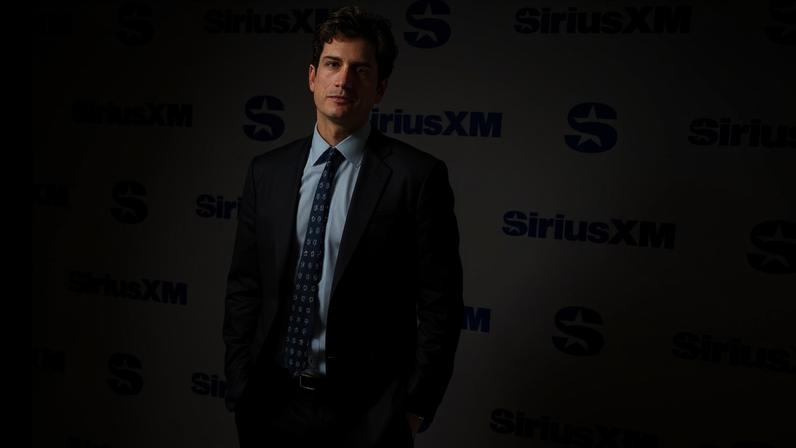 Jack Schlossberg usa gravata do avô JFK como boa sorte