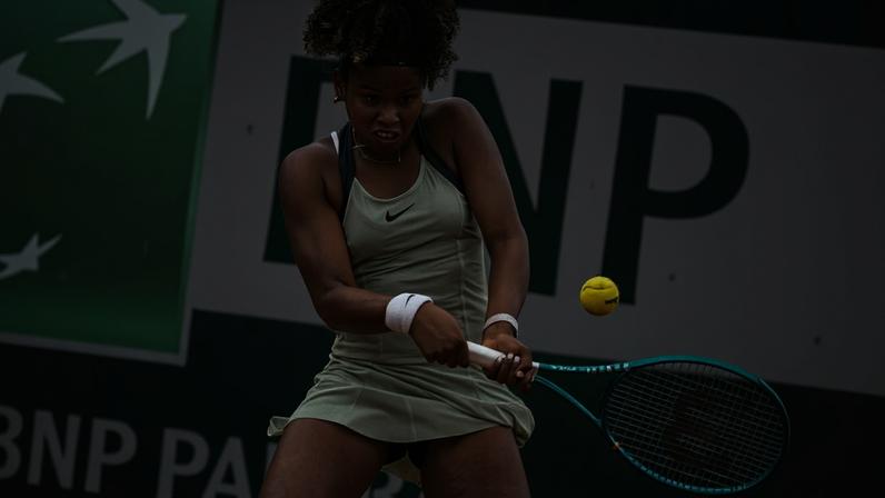 Victória comete muitos erros e cai na semifinal juvenil de Paris