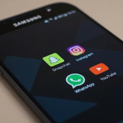 Emirados Árabes proíbem redes sociais para menores de 15 anos