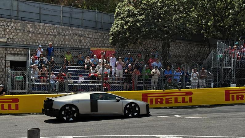 Gabriel Bortoleto pilota Audi Nuvolari, carro superesportivo da marca — Foto: Rodrigo França