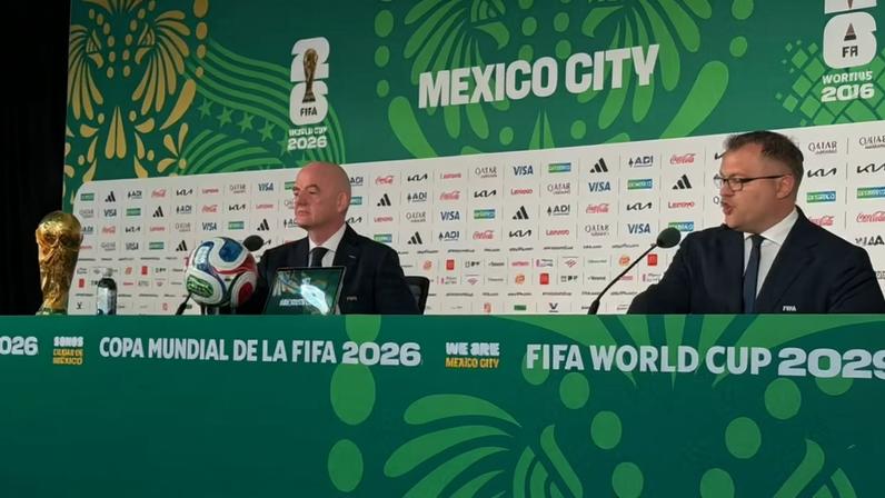 Infantino em coletiva de imprensa no México antes da abertura da Copa do Mundo — Foto: Leo Lourenço / ge
