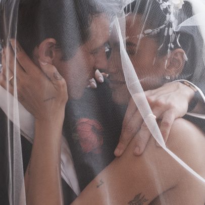 Dua Lipa e Callum Turner mostram fotos do casamento na Sicília