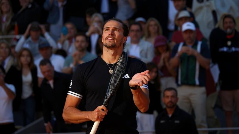 Zverev vence Mensik e mira final contra Cobolli