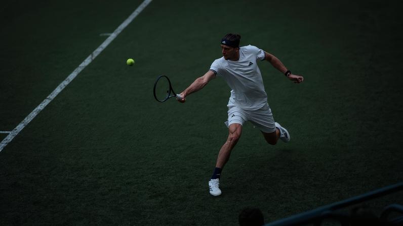 Zverev vence 10ª seguida e vai à semifinal em Halle pela sexta vez