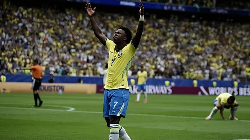 Vini Jr, atacante da Seleção Brasileira, em campo contra o Japão