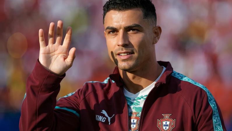 Cristiano Ronaldo acena antes de jogo de Portugal na Copa do Mundo (Foto: Alexandra Fechete/SPP) (Foto: Sports Press Photo / Sports Press Photo/Fotoarena/Folhapress)
