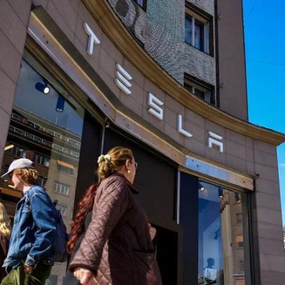Apesar da guinada, venda de veículos continua relevante para a Tesla