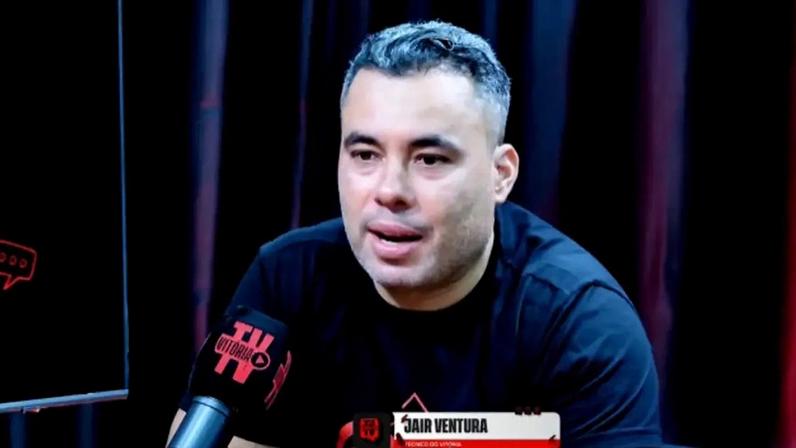 Jair Ventura durante participação em podcast do Vitória TV