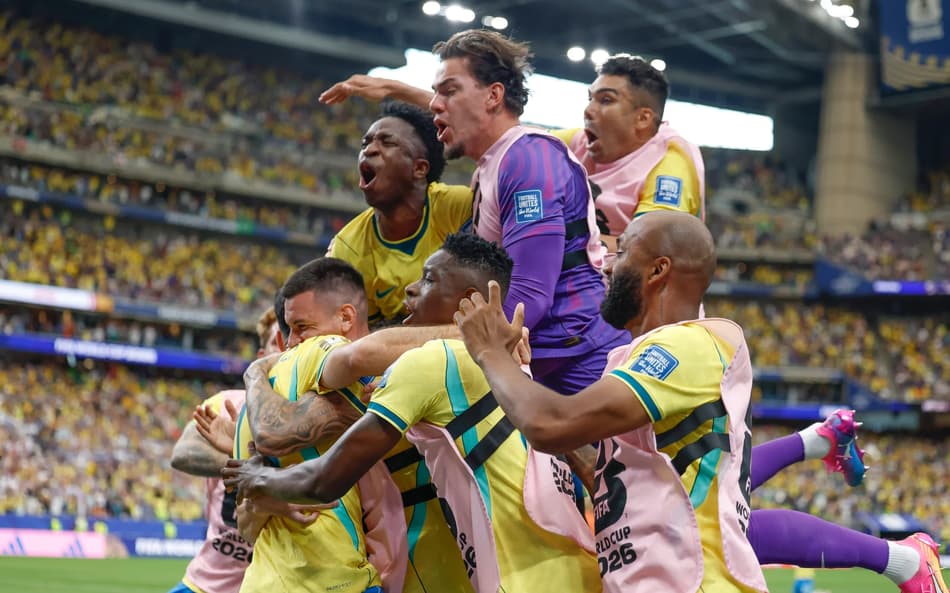 Jogadores da seleção comemoram a classificação para as oitavas de final da Copa do Mundo 2026