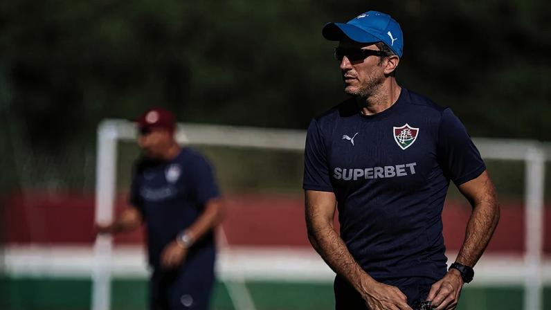 Zubeldía em treino no CT do Fluminense (Foto: Lucas Merçon/ Fluminense FC)