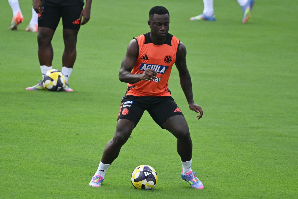Hinestroza foi convocado pela Colômbia para a data FIFA de junho (Foto: Luis ACOSTA / AFP)