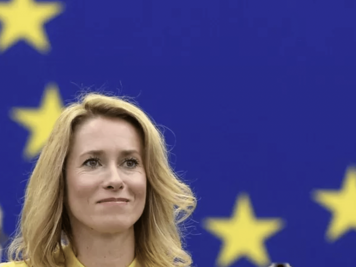 UE considera prazo de 50 dias de Trump à Rússia excessivo antes de sanções O presidente Donald Trump se encontra com o secretário-geral da Otan, Mark Rutte (esq.), no Salão Oval da Casa Branca, em 14 de julho de 2025, em Washington, D.C. (Foto: KEVIN DIETSCH/Getty Images via AFP)
