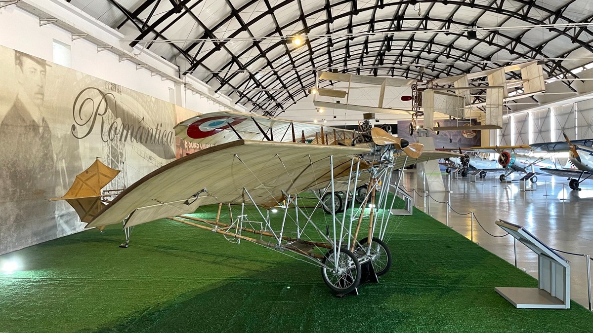 Diversão garantida: opções gratuitas para crianças no Rio de Janeiro A réplica do avião Demoiselle, criado por Santos Dumont, está exposta no Museu Aeroespacial (Foto: Fábio Rossi)