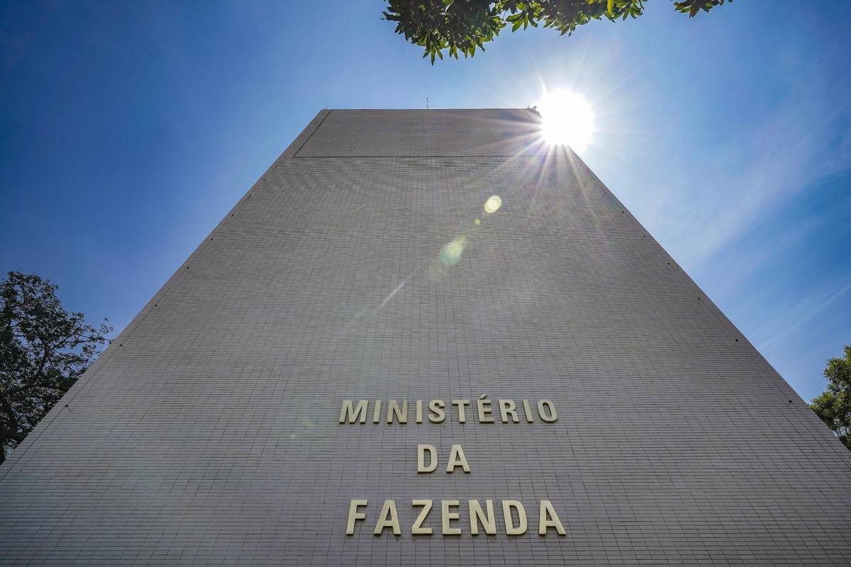 Meta fiscal se torna mais acessível em 2025, mas crescimento do país deve desacelerar Ministério da Fazenda, em Brasília (Foto: Rafa Neddermeyer/Agência Brasil)