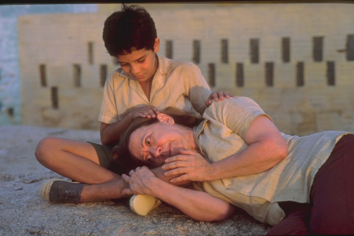 Fernanda Montenegro e Vinícius de Oliveira em cena no longa 'Central do Brasil' (1998), de Walter Salles, indicado ao Oscar de Melhor filme internacional (Foto: Divulgação)