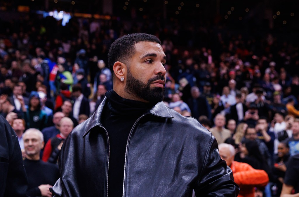 Drake planeja levar fãs para festival em Londres com jato particular Drake planeja levar fãs para festival em Londres com jato particular
