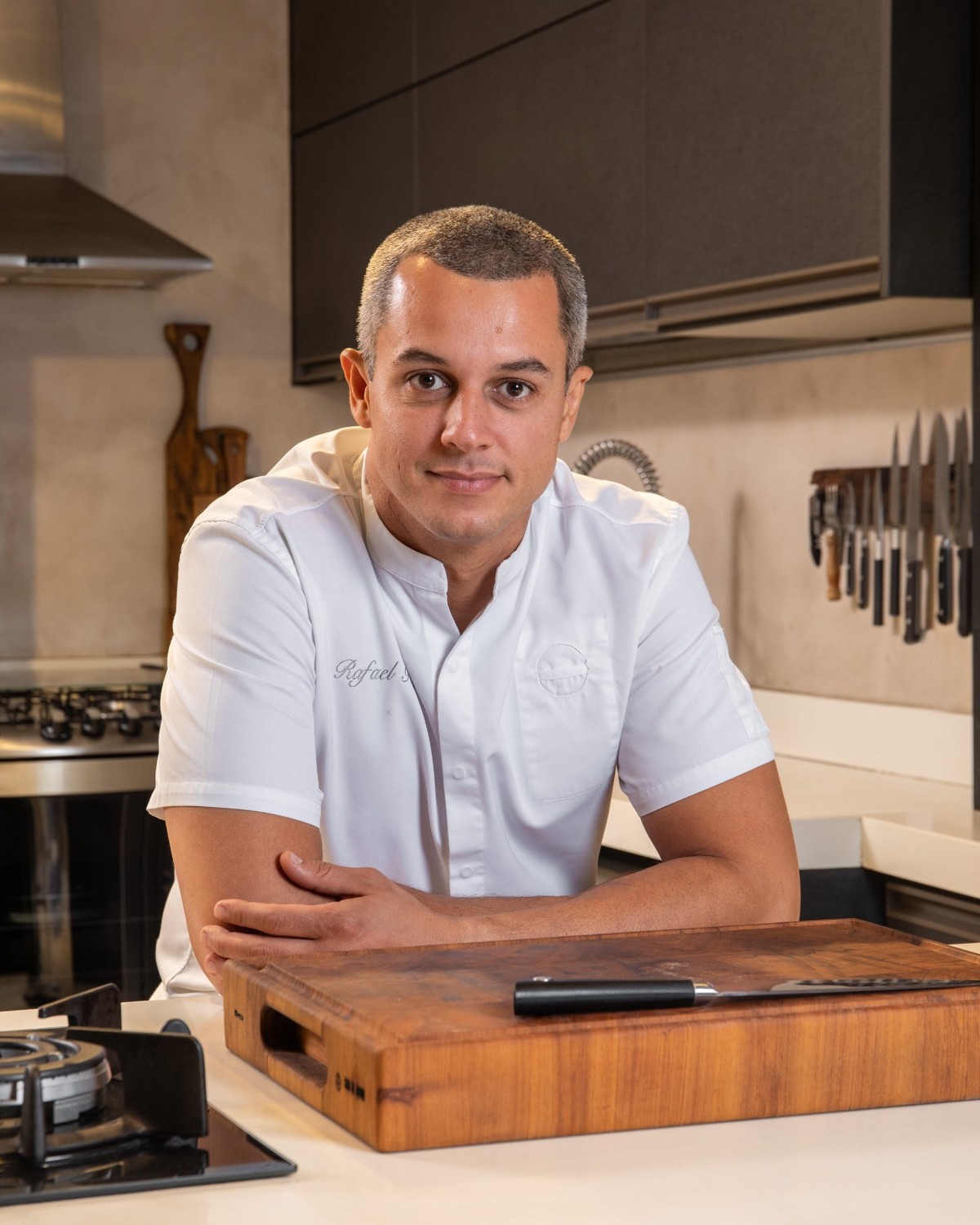 Restaurante Tiara, do chef Rafa Gomes, encerra atividades nesta quinta-feira Chef Rafa Gomes, do restaurante Tiara no Rio (Foto: Divulgação)