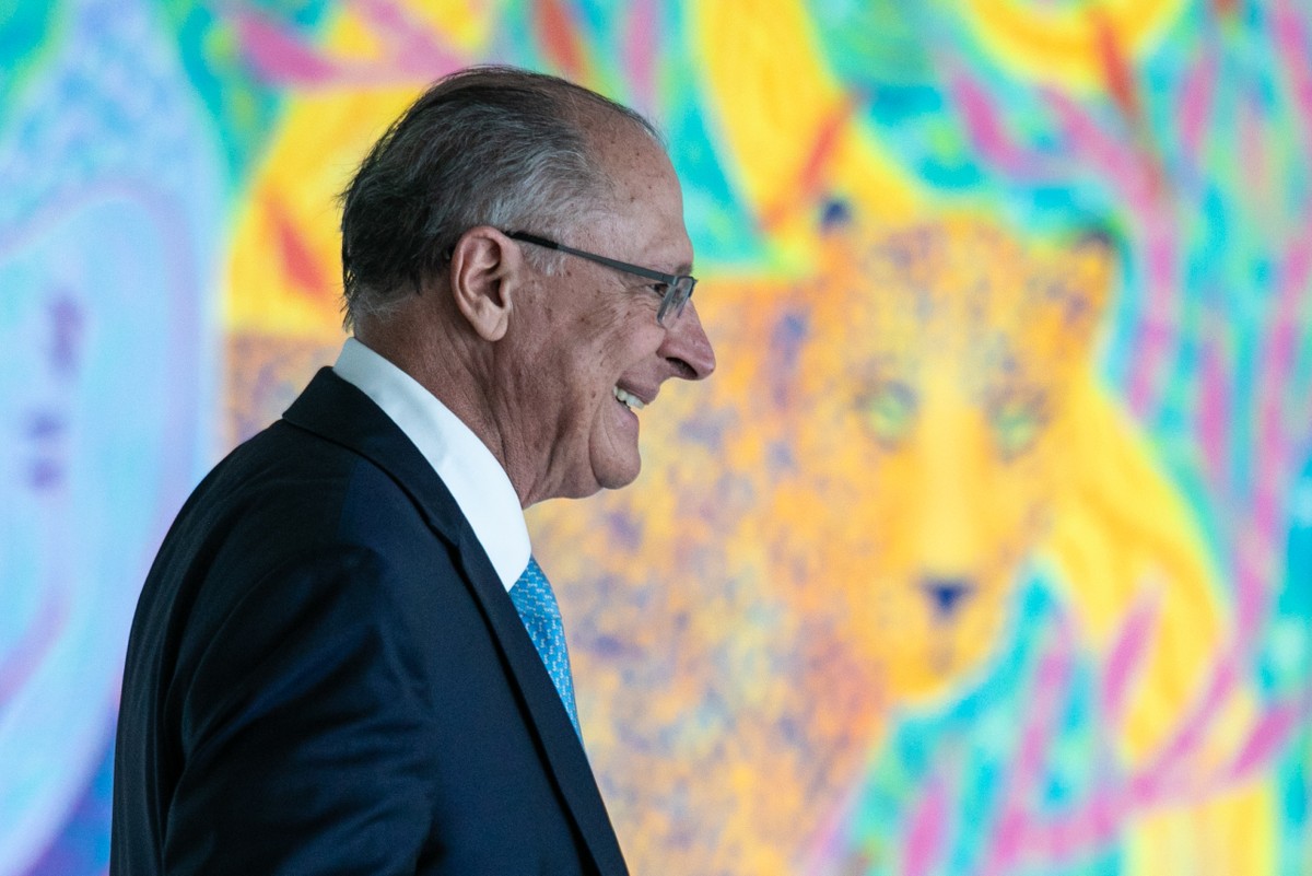 Alckmin comenta sobre o impacto das tarifas de Trump em quatro dias Vice-presidente Geraldo Alckmin participa de entrevista à imprensa no Palácio do Planalto (Foto: Brenno Carvalho / Agência O Globo)