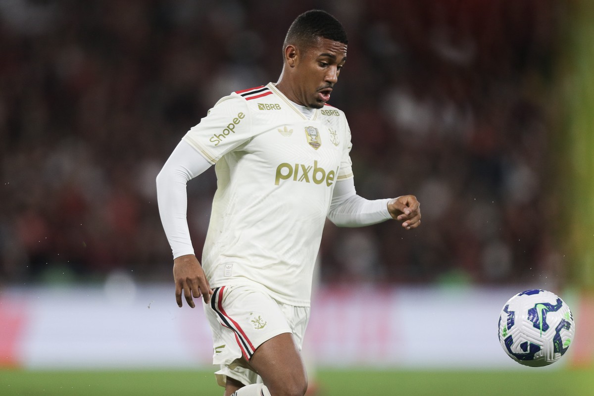 Samuel Lino em sua estreia pelo Flamengo (Foto: Gilvan de Souza/Flamengo)