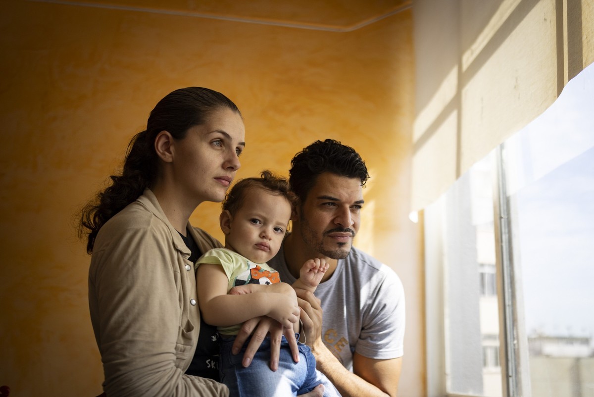 pais tentam registrar filho que nasceu em casa (Foto: Márcia Foletto)