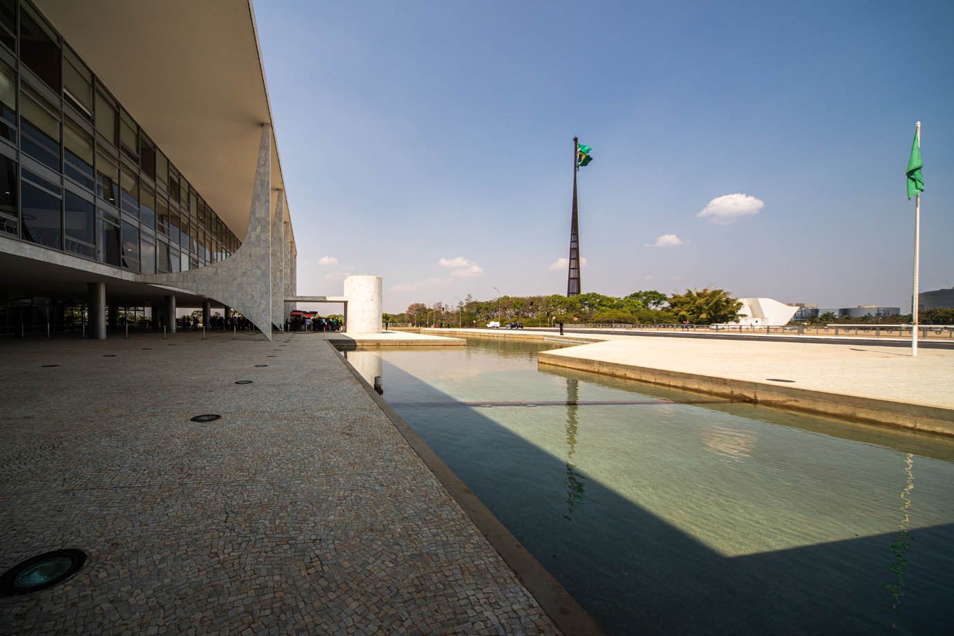 CNI solicita ao governo adiamento de tarifa dos EUA por 90 dias para proteger empregos Palácio do Planalto: pedido foi apresentado em reunião virtual convocada nesta segunda-feira, 14, pelo presidente da CNI, Ricardo Alban, com os presidentes das federações das indústrias de todo o país e com a secretária de Comércio Exterior do MDIC, Tatiana Lacerda Prazeres (Foto: Leandro Fonseca/Exame)