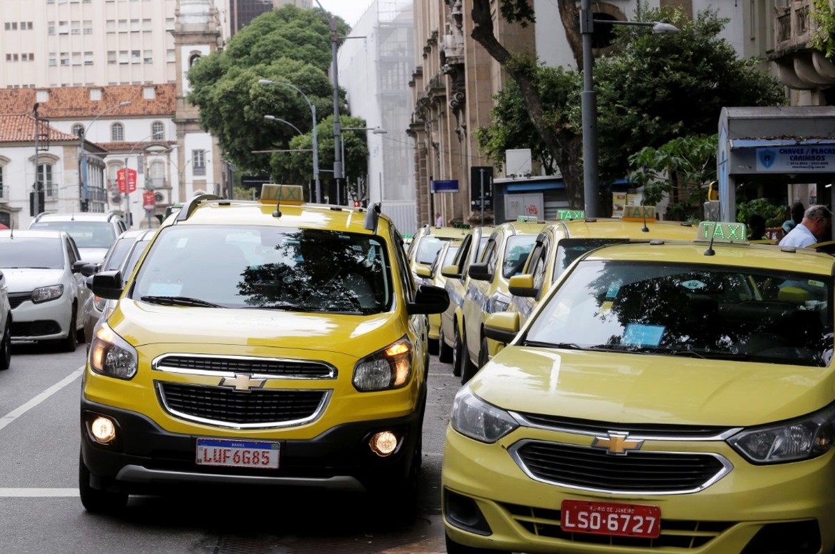 Taxistas ficam isentos de taxa de verificação de taxímetros em todo o Brasil Medida provisória isenta taxistas de taxa de verificação de taxímetros (Foto: Guilherme Pinto/Agência O Globo)