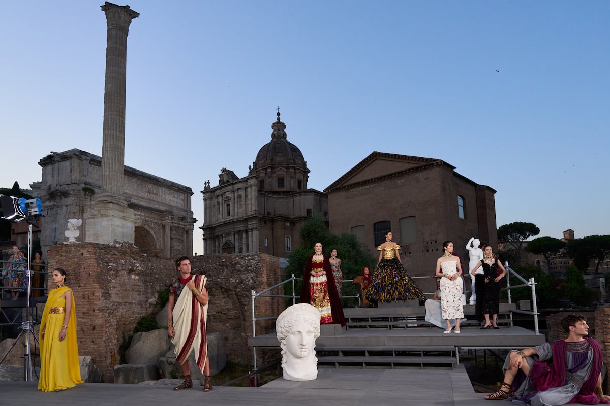 Desfile da nova coleção de Alta Moda de Dolce & Gabbana, celebrado no Foro Romano, em Roma (Itália). (Foto: Salvatore Dragone)