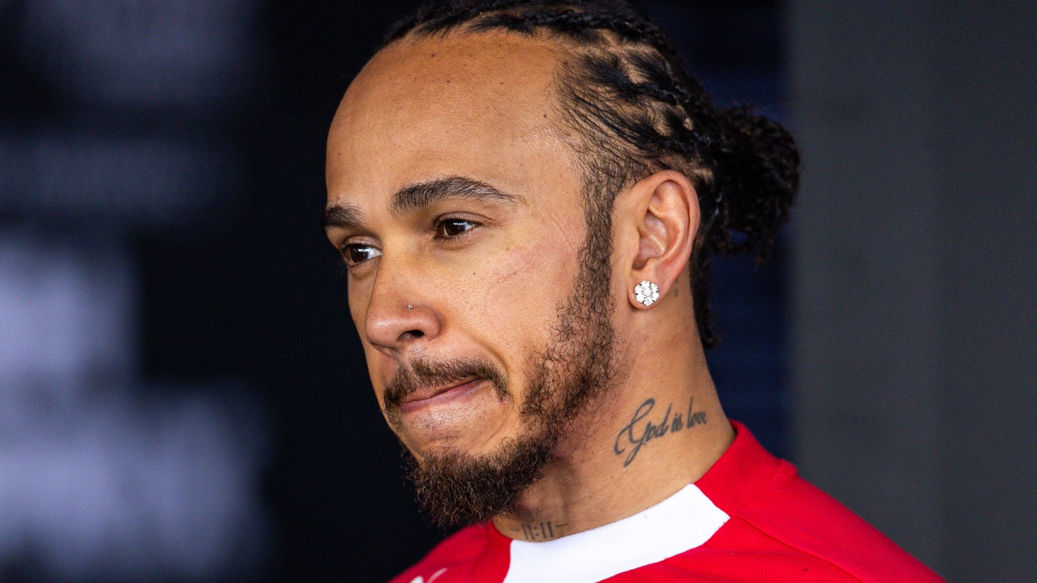 Hamilton lamenta desempenho 'ruim' do carro e críticas da Ferrari Hamilton lamenta desempenho 'ruim' do carro e críticas da Ferrari