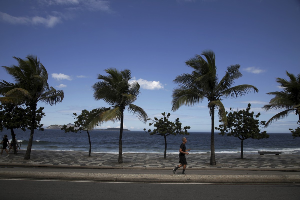 Rio tem fim de semana ensolarado e temperaturas em alta; confira a previsão do tempo Tempo muda na cidade do Rio no fim de semana, com redução da nebulosidade e sem previsão de chuva (Foto: Fabiano Rocha / Agência O Globo)