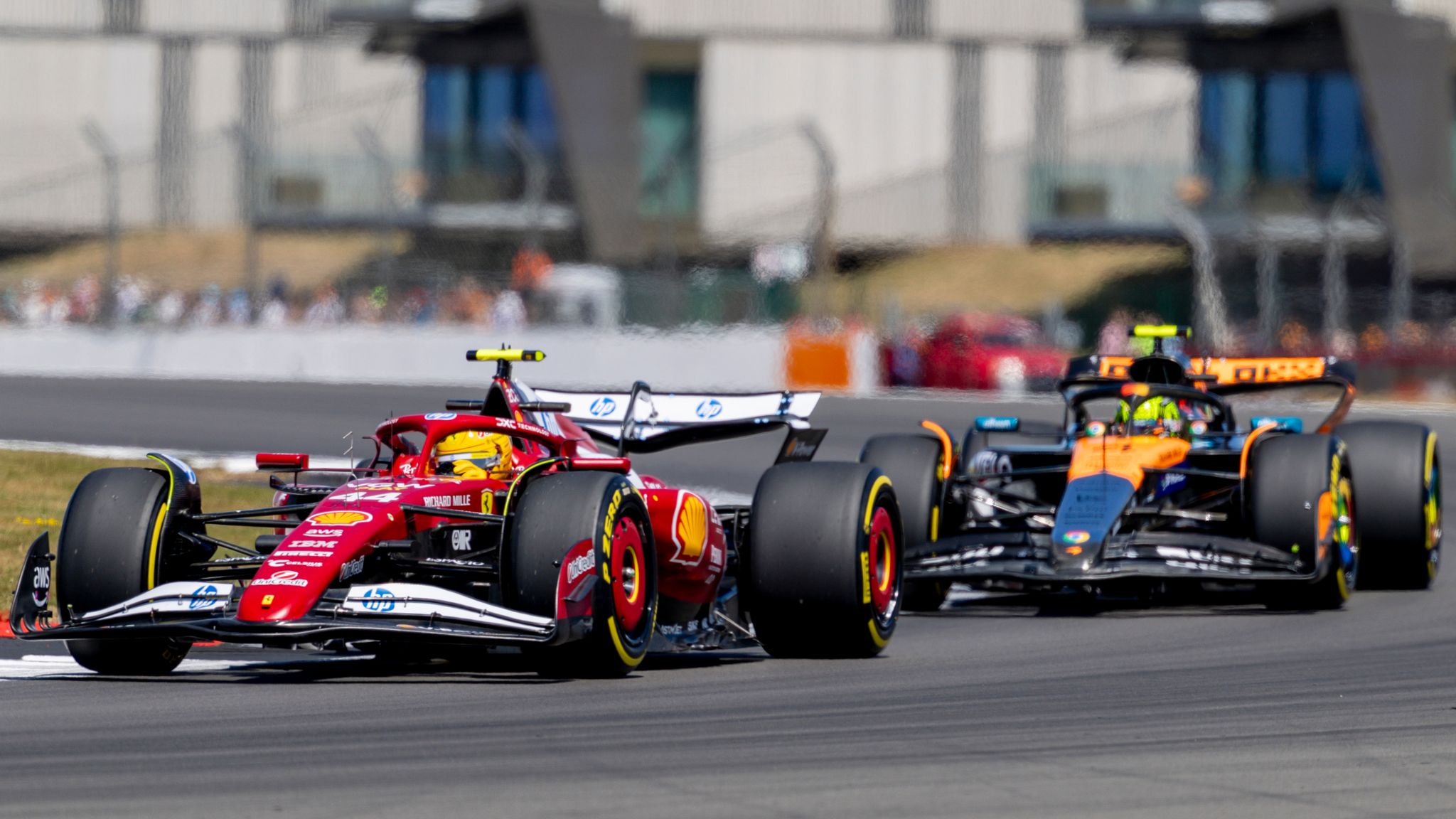 Norris e Hamilton lamentam chance perdida de pole em corrida em casa