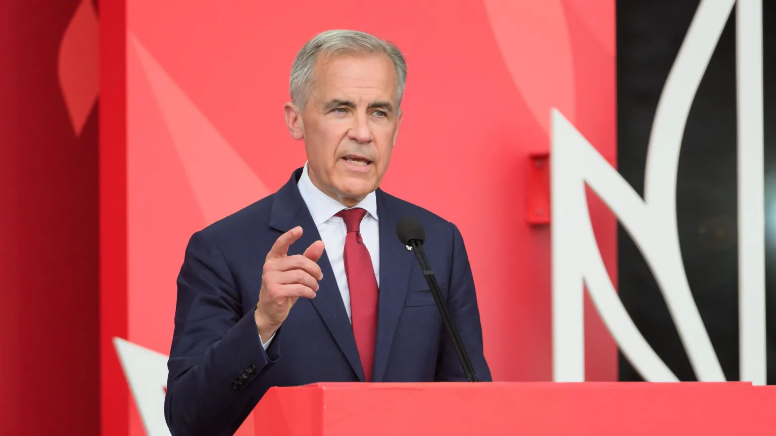 Carney foi criticado por parecer recuar em relação a Trump. (Foto: Getty Images)