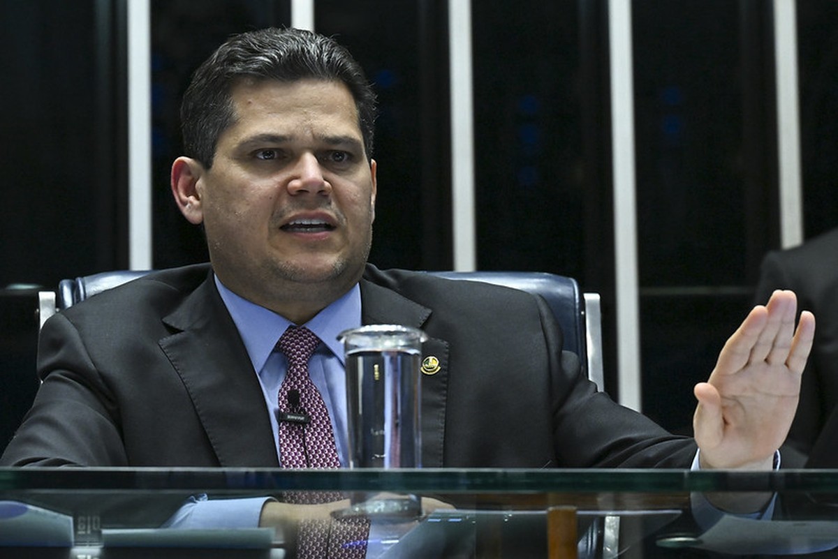 Oposição tenta encerrar recesso após declarações de Moraes, mas Alcolumbre resiste Presidente do Senado, Davi Alcolumbre, durante sessão (Foto: Jefferson Rudy/Agência Senado/16-07-2025)
