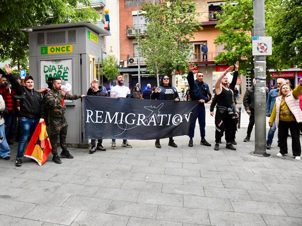 Membros da plataforma Deport Them Now em uma manifestação promovida em maio passado por Vox em Mataró. (Foto: Capgròs)
