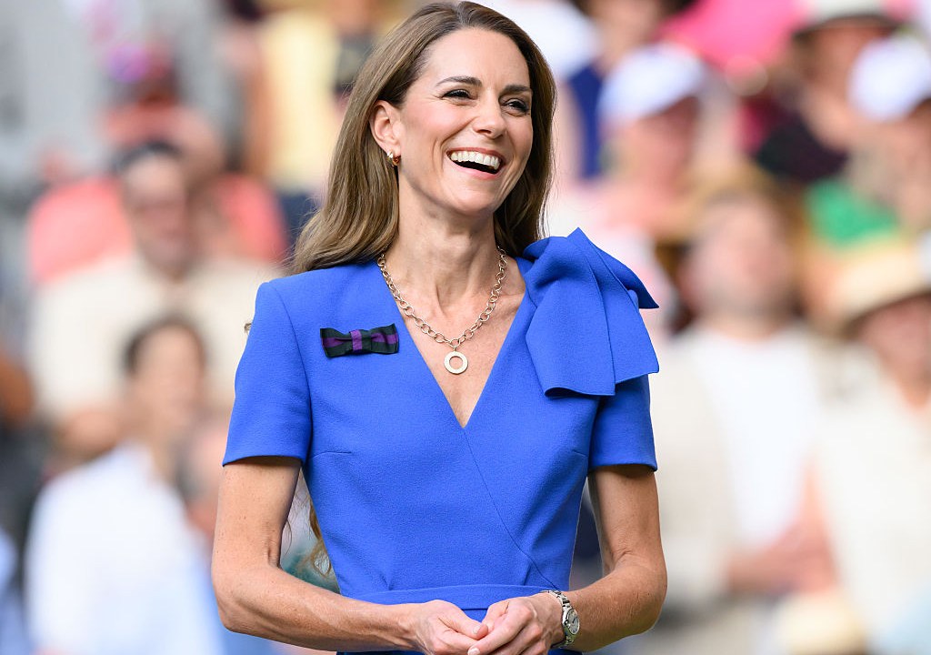 Kate Middleton transmite mensagens sutis através de sua moda em Wimbledon Kate Middleton: leveza e mensagens nos looks em Wimbledon (Foto: Karwai Tang/Getty Images)