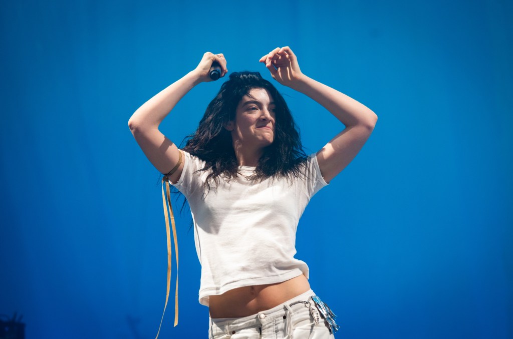 Lorde conquista seu quarto álbum número um na ARIA com 'Virgin' Lorde manteve sua sequência perfeita na ARIA Albums Chart, com Virgin estreando em 1º lugar esta semana (tabela datada de 4 de julho). (Foto: Reprodução)